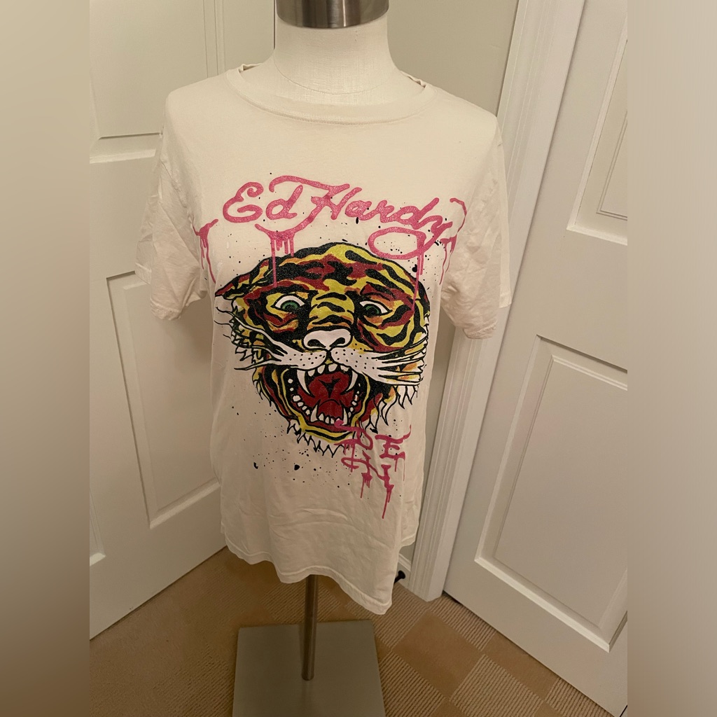 Ed Hardy Size Medium DesignBrand Name On Tshirt